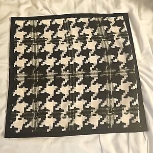 Gorgeous 18x18 houndstooth Green pillow cover